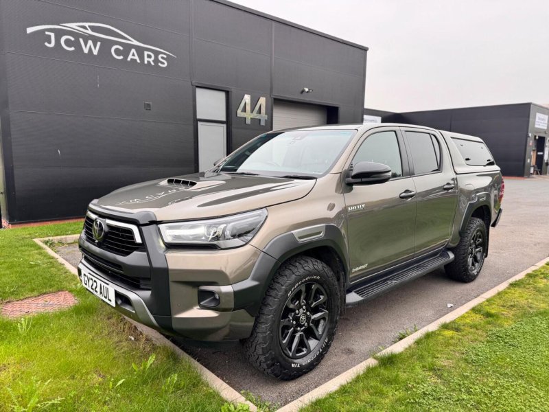 TOYOTA HILUX